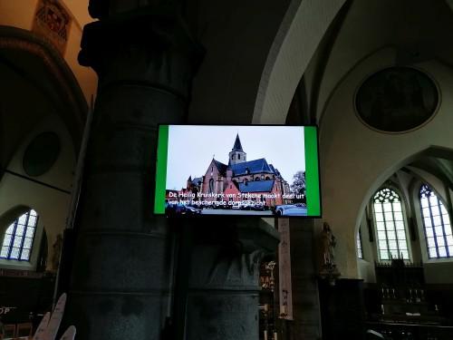 BEELDSCHERMEN IN DE HEILIG KRUISKERK IN STEKENE3©Gert Laekeman 