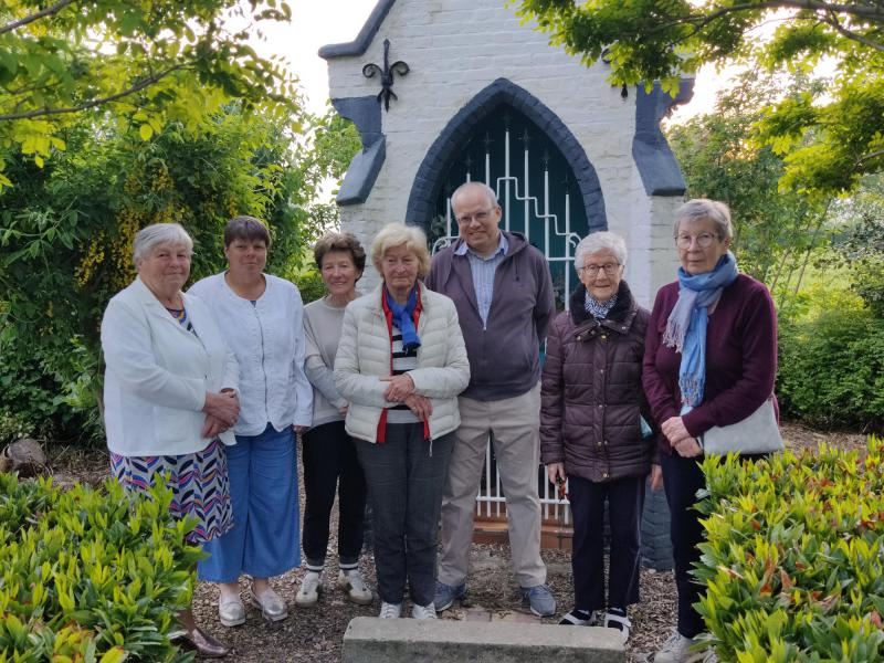 Rozenkransgebed kapel Oudenaardse steenweg Kruishoutem © J.T.