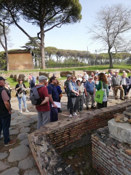 Rome-bedevaart Sint-Corneliusparochie Ninove - 8-11 april 2024 - Ostia Antica © Marina Schoukens