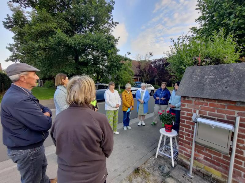 Rozenkransgebed kapelletjes Kruishoutem - Karreweg 64 © J.T.