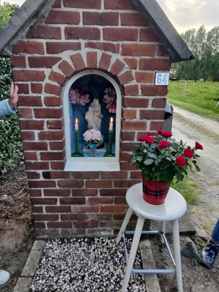Rozenkransgebed kapelletjes Kruishoutem - Karreweg 64 © J.T.