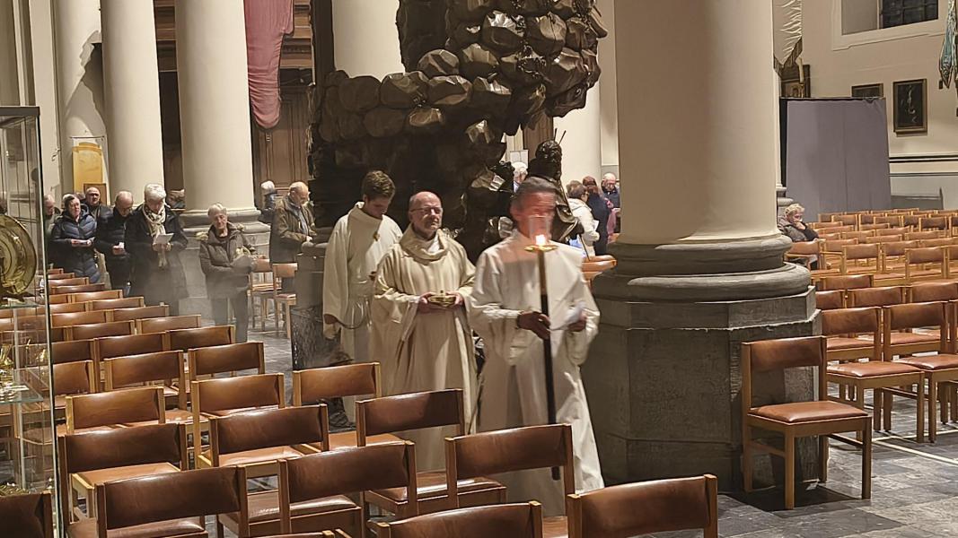 processie naar rustaltaar 