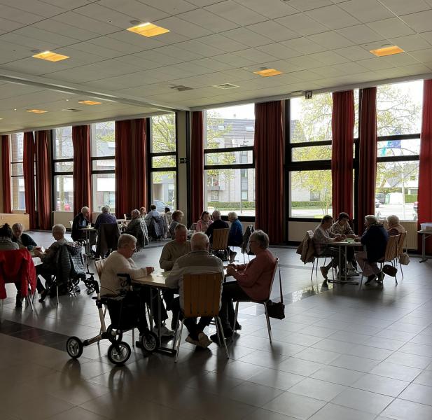 Kaarting in de Kerkepannezaal © P.V.C.