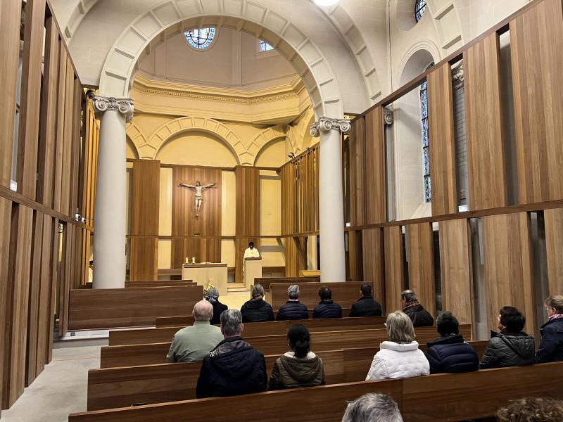 Heilige Mis in Karmelietenklooster in Lisieux © Chris De Groote