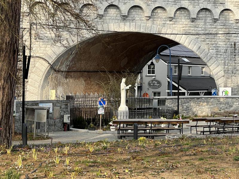Avondmaal en aanbidding in Beauraing © Chris De Groote