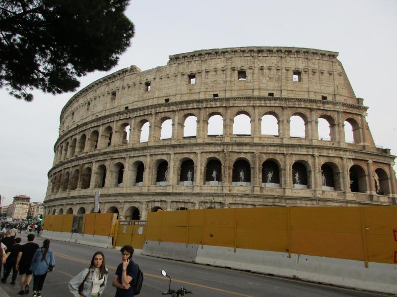 Rome-bedevaart Sint-Corneliusparochie Ninove - 8-11 april 2024 - Colosseum © Jo en Hilde De Brabanter