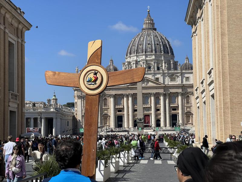 Processie naar de Heilige Poort, Sint Pietersbasiliek, Rome © Chris De Groote