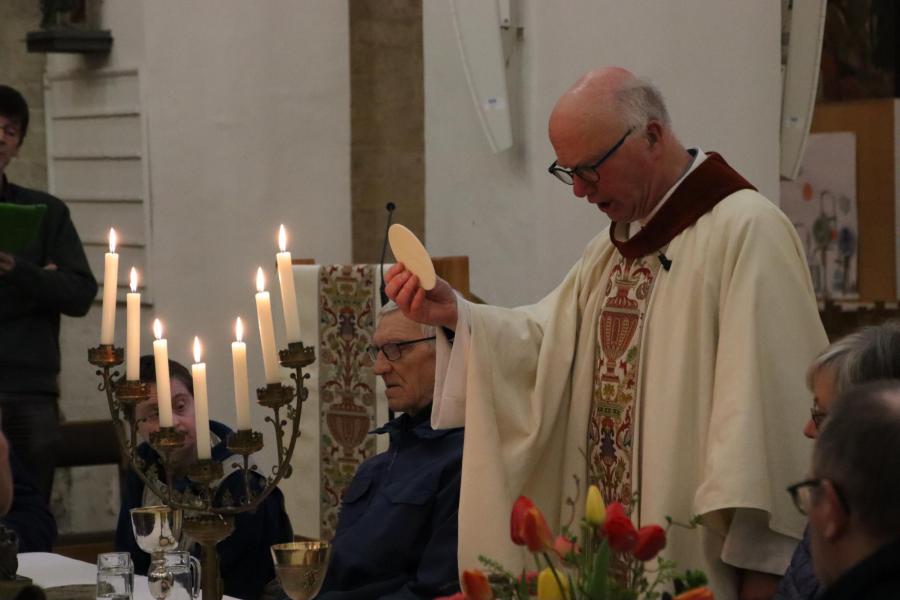 Witte Donderdag © F. Moczara