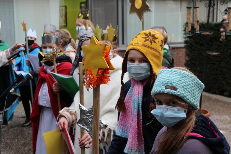 Sterzingen met vormelingen in WZC Sint-Vincentius Kaprijke. © Mathias Dick