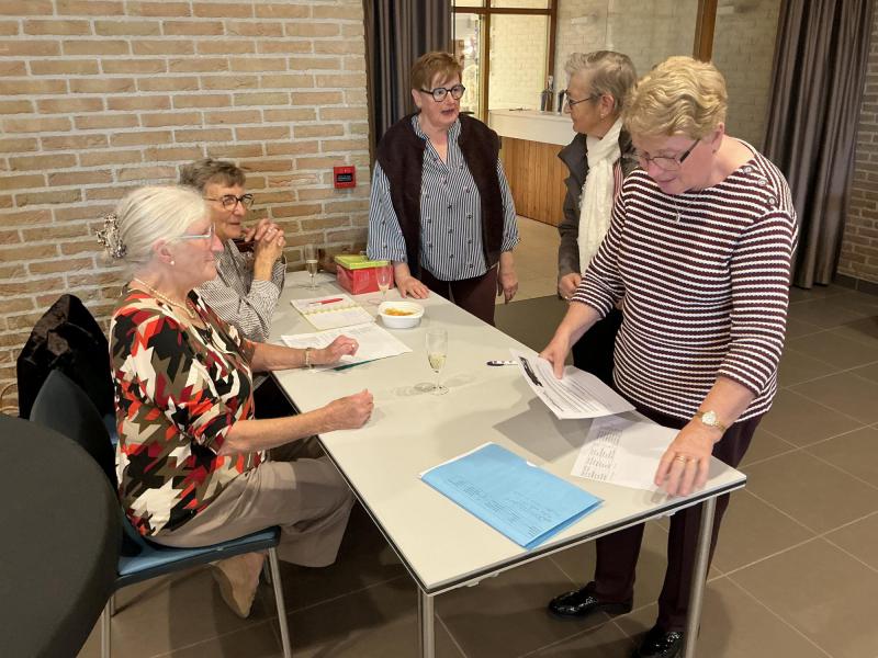 Enkele kernleden bij de ontvangsttafel © PVC