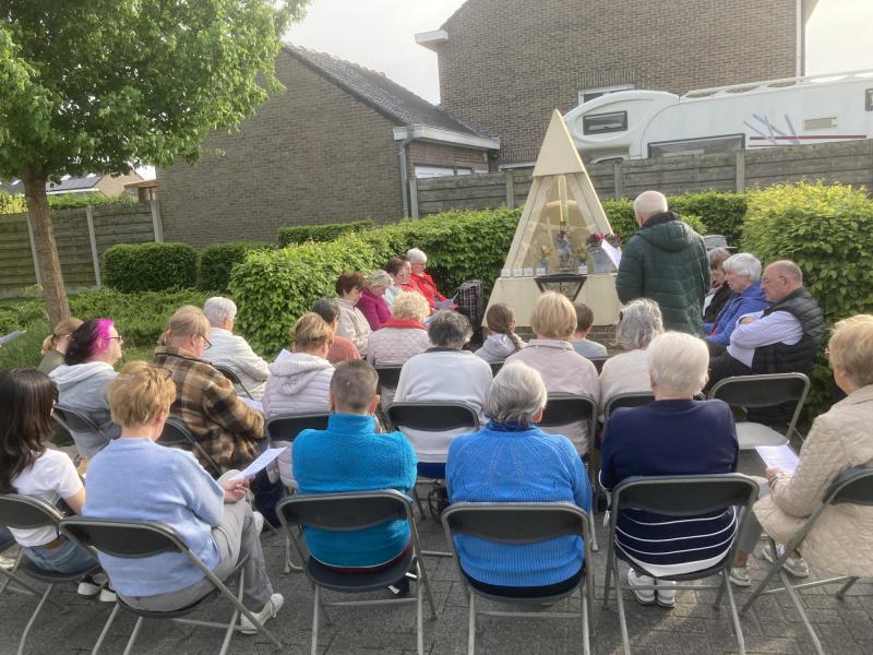 Bidden aan Mariakapel Seizoenwijk 2024 © Hans van Hove