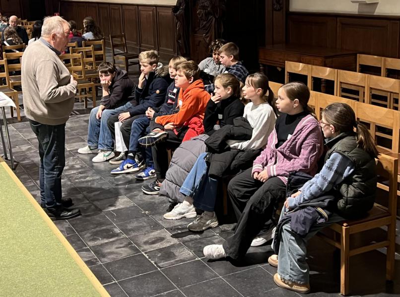 De vormelingen gingen in gesprek met vrijwilligers © Dirk Bellens