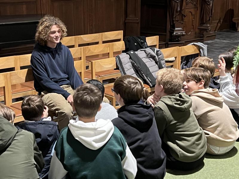 De vormelingen gingen in gesprek met vrijwilligers © Dirk Bellens