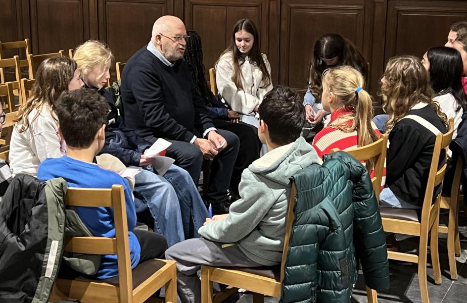De vormelingen gingen in gesprek met vrijwilligers © Dirk Bellens