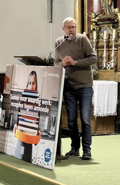 Luc vertelde tijdens de homilie aan de vormelingen het verhaal van de Chinese keizer © Dirk Bellens