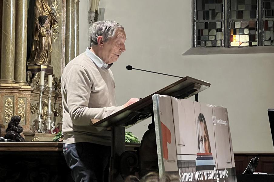 Luc las tijdens de eerste lezing voor uit het boek Baruch © Dirk Bellens