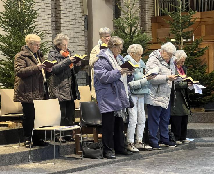 De voorzangers zorgden deze derde adventszondag voor de muzikale opluistering © Dirk Bellens