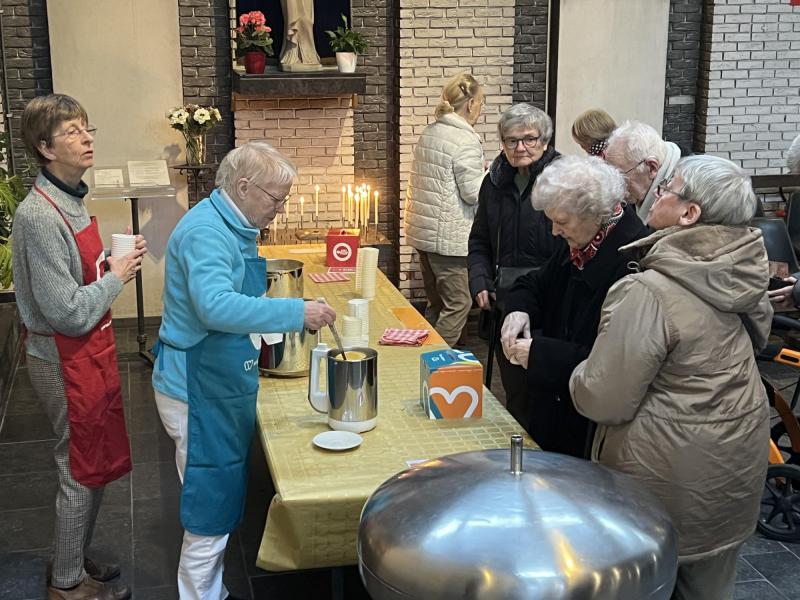 Na de viering werd er genoten van een heerlijk kopje soep en gezellig nagepraat © Dirk Bellens