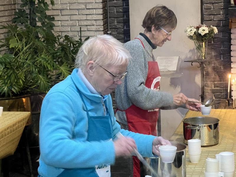Na de viering werd er genoten van een heerlijk kopje soep en gezellig nagepraat © Dirk Bellens