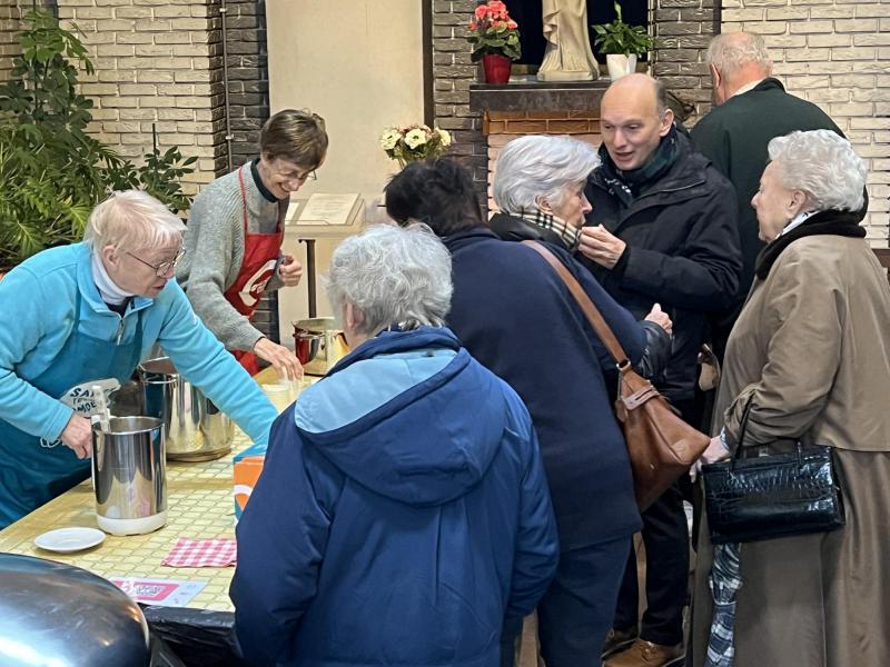Na de viering werd er genoten van een heerlijk kopje soep en gezellig nagepraat © Dirk Bellens