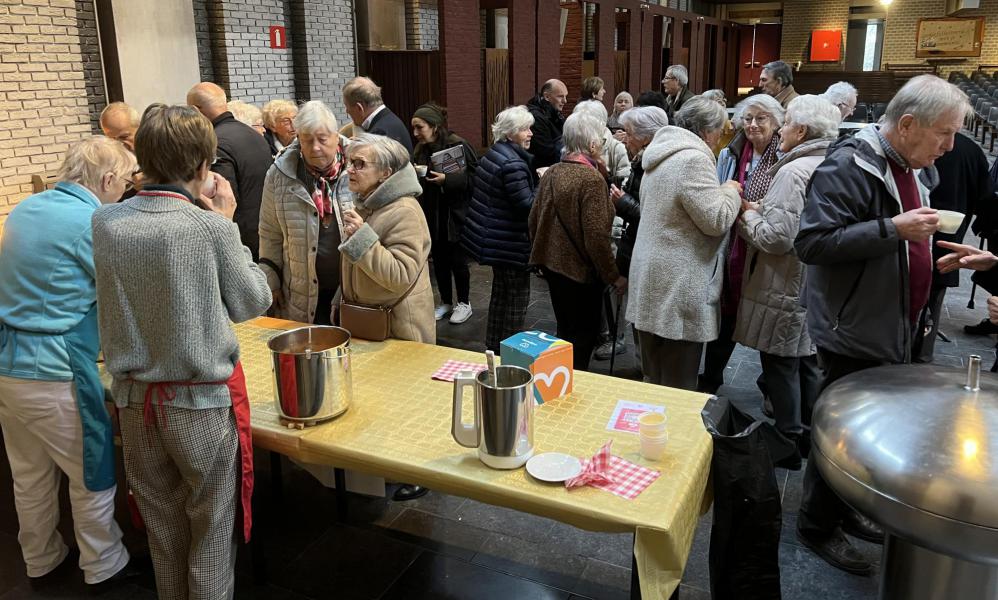 Na de viering werd er genoten van een heerlijk kopje soep en gezellig nagepraat © Dirk Bellens
