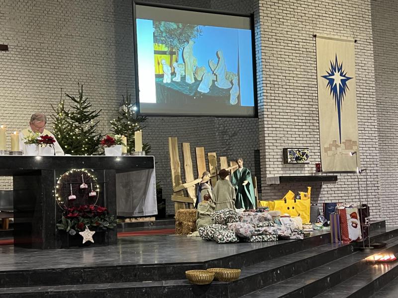 Rik Corens ging voor tijdens de plechtige kerstviering © Dirk Bellens