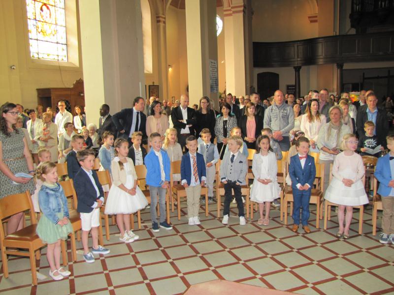 Eerste communicanten van de school "Het Paleis" 