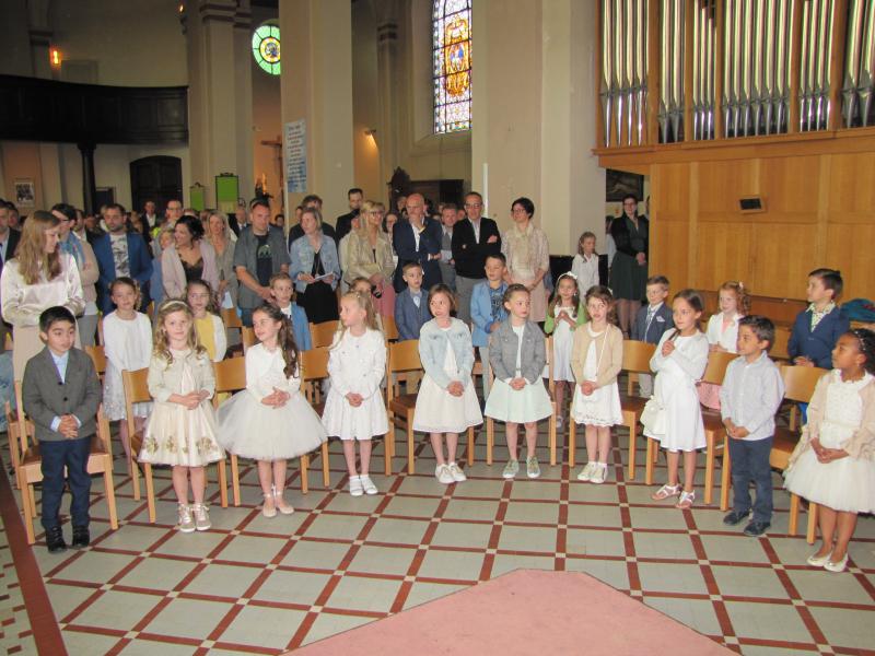 Eerste communicanten van de school "Het Paleis" 
