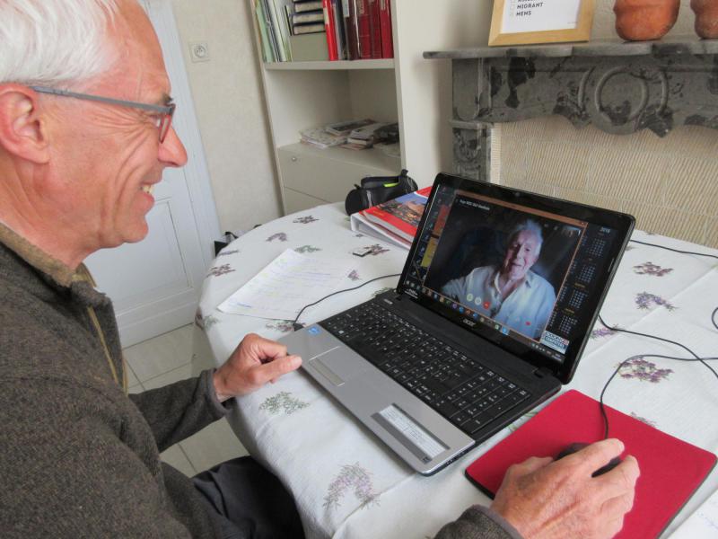 Cyriel gebruikt nog zelf zijn computer om bijvoorbeeld naar zijn familie te videobellen 