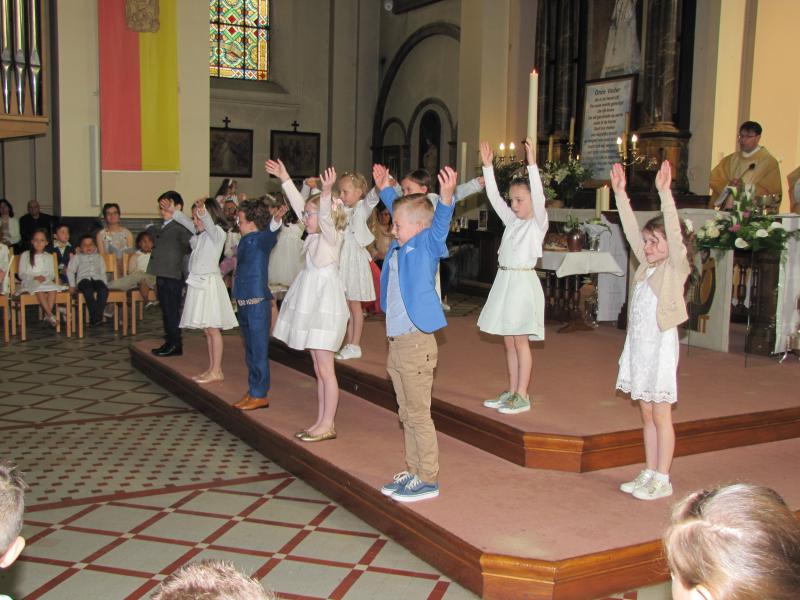 Eerste communicanten van de school "Het Paleis" 