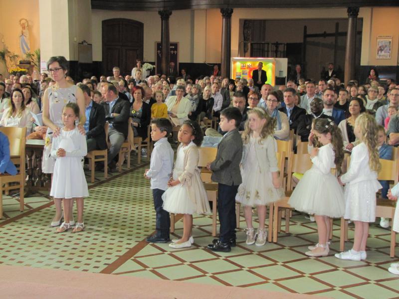 Eerste communicanten van de school "Het Paleis" 