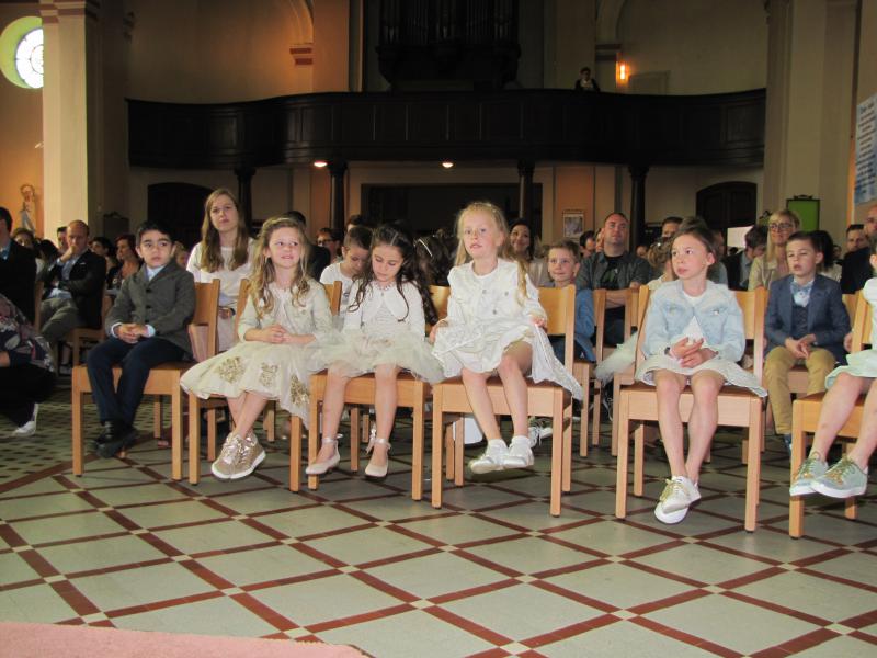 Eerste communicanten van de school "Het Paleis" 
