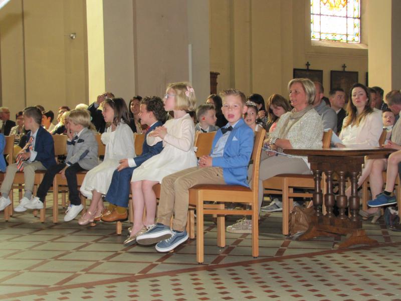Eerste communicanten van de school "Het Paleis" 