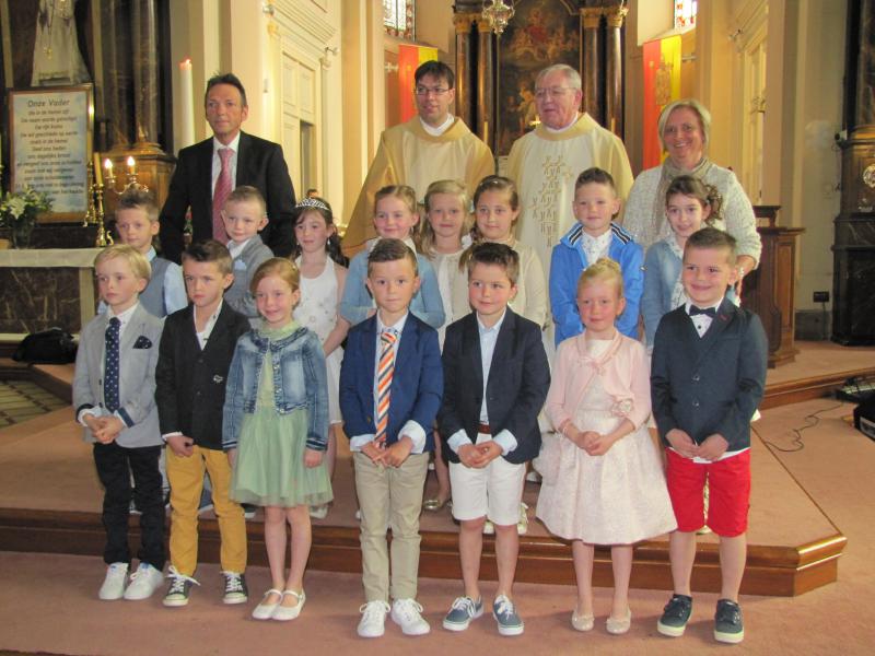 Eerste communicanten van de school "Het Paleis" 