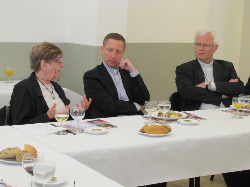 Bisschop Patrick Hoogmartens op bezoek in de federatie Diepenbeek 