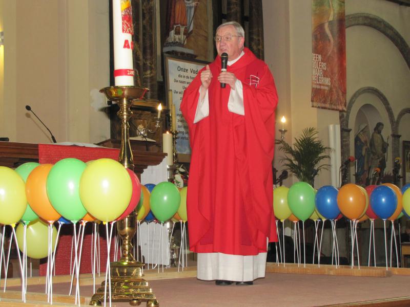 Dankviering Vormelingen en eerste Communicanten in het Centrum 