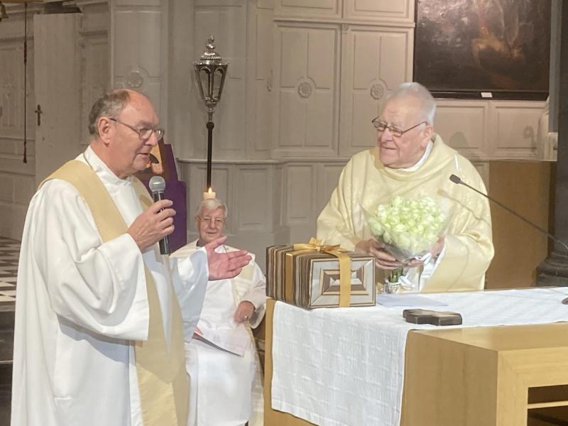 De pastorale eenheid feliciteert en dankt priester André © Hans van Hove
