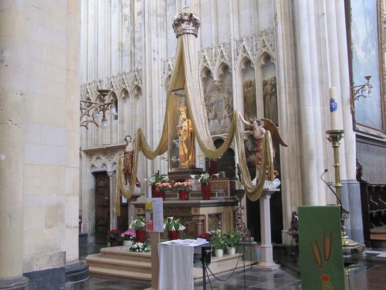 Federatieraad bezoekt O.L.Vrouwebasiliek en Teseum  in Tongeren 