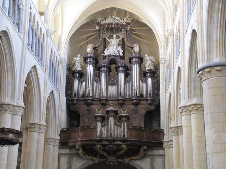 Federatieraad bezoekt O.L.Vrouwebasiliek en Teseum  in Tongeren 