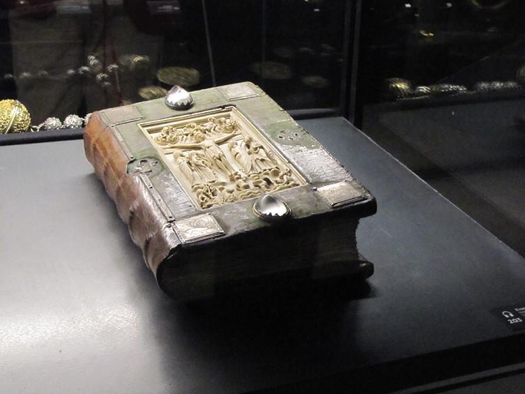 Federatieraad bezoekt O.L.Vrouwebasiliek en Teseum  in Tongeren 