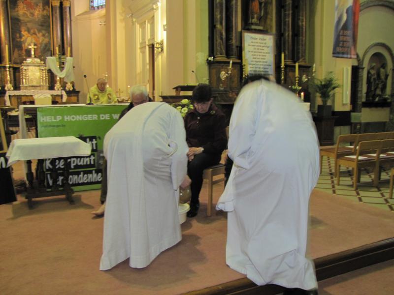 Voetwassing Witte Donderdag in de Sint Servaaskerk 