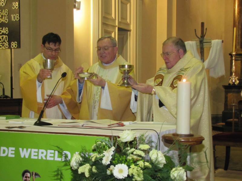 Voetwassing Witte Donderdag in de Sint Servaaskerk 