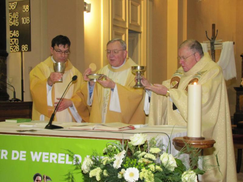 Voetwassing Witte Donderdag in de Sint Servaaskerk 