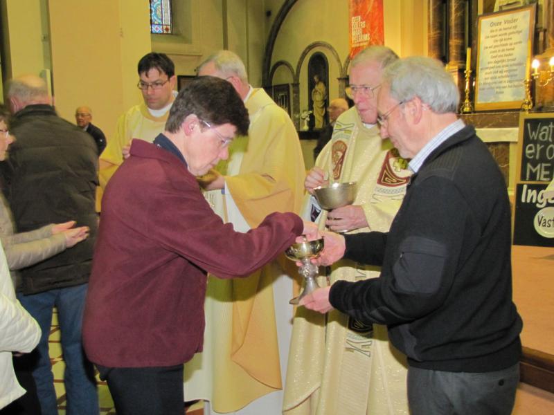 Voetwassing Witte Donderdag in de Sint Servaaskerk 