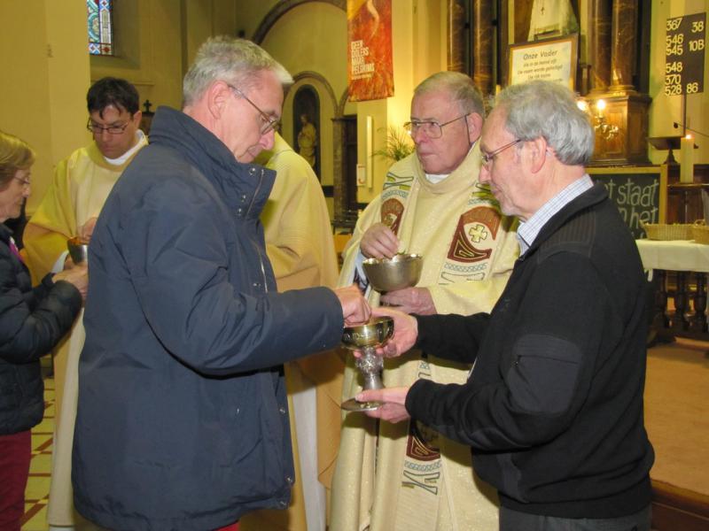 Voetwassing Witte Donderdag in de Sint Servaaskerk 