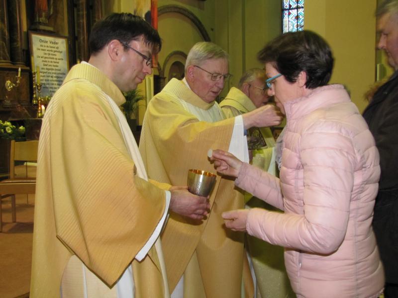 Voetwassing Witte Donderdag in de Sint Servaaskerk 