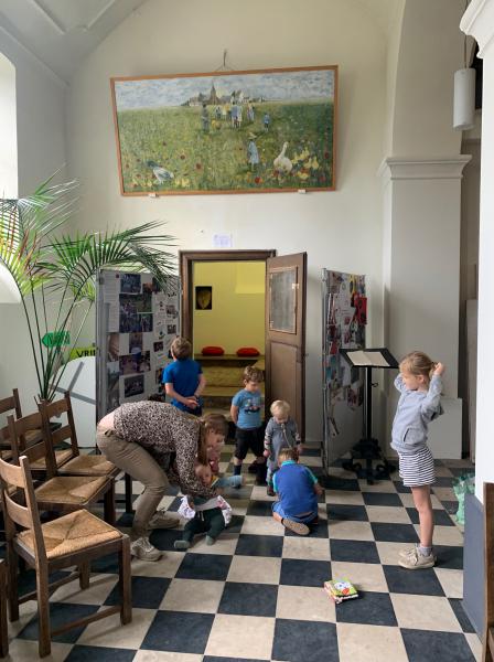Ruimte voor kindernevendienst in de Sint-Annakerk © Magda Bressinck