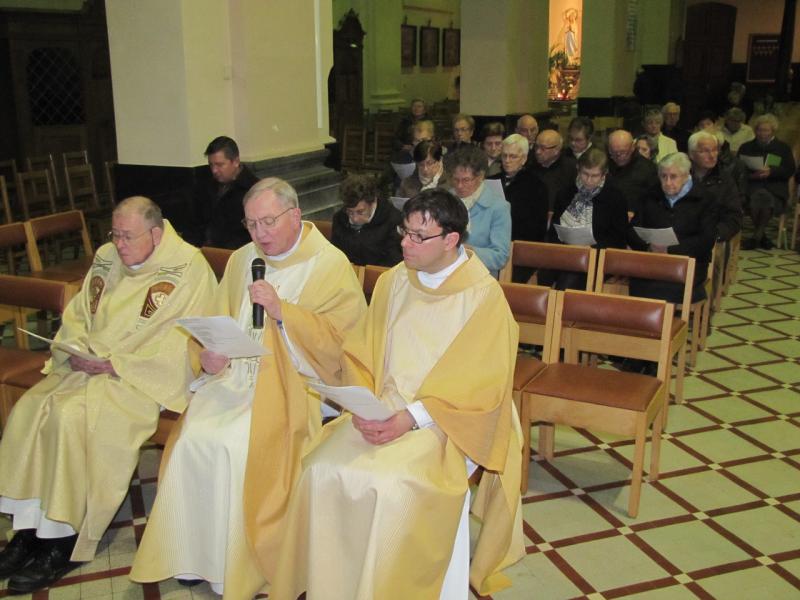 Voetwassing Witte Donderdag in de Sint Servaaskerk 