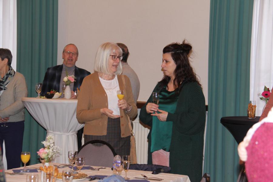 aan de receptietafels: Maguy Scheipers-Janssens, Dymphna Janssens-Iannuzzelli, Joris Reymer  ... © Mia Verbanck