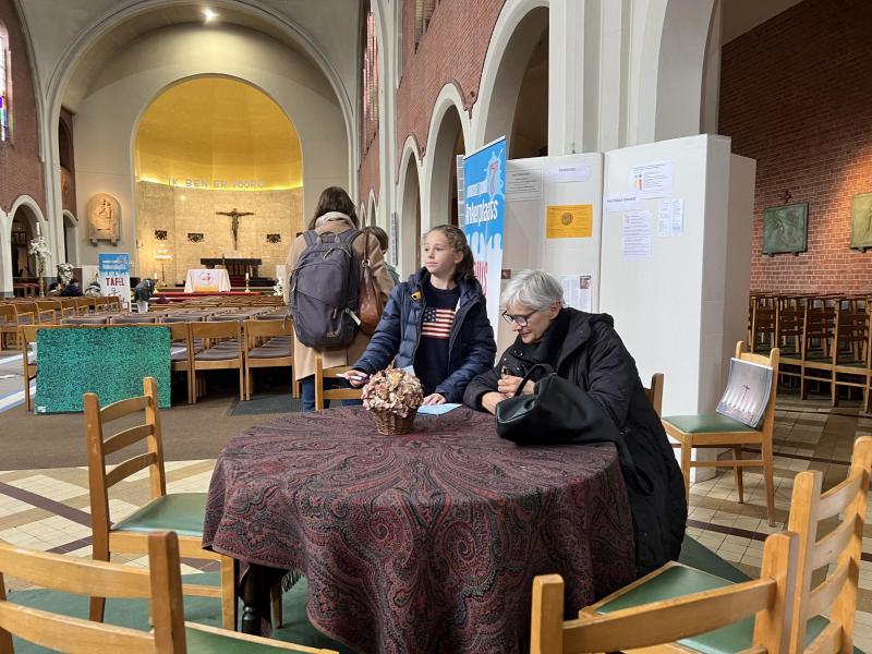 Vormseltocht in de kerk van Onze-Lieve-Vrouw Middelares en Heilige Lodewijk, woensdag 24 april 2025 © Dirk Bellens